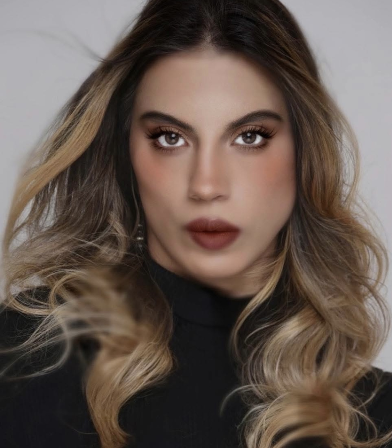 Regina Angarita con la banda de Miss Planet Colombia